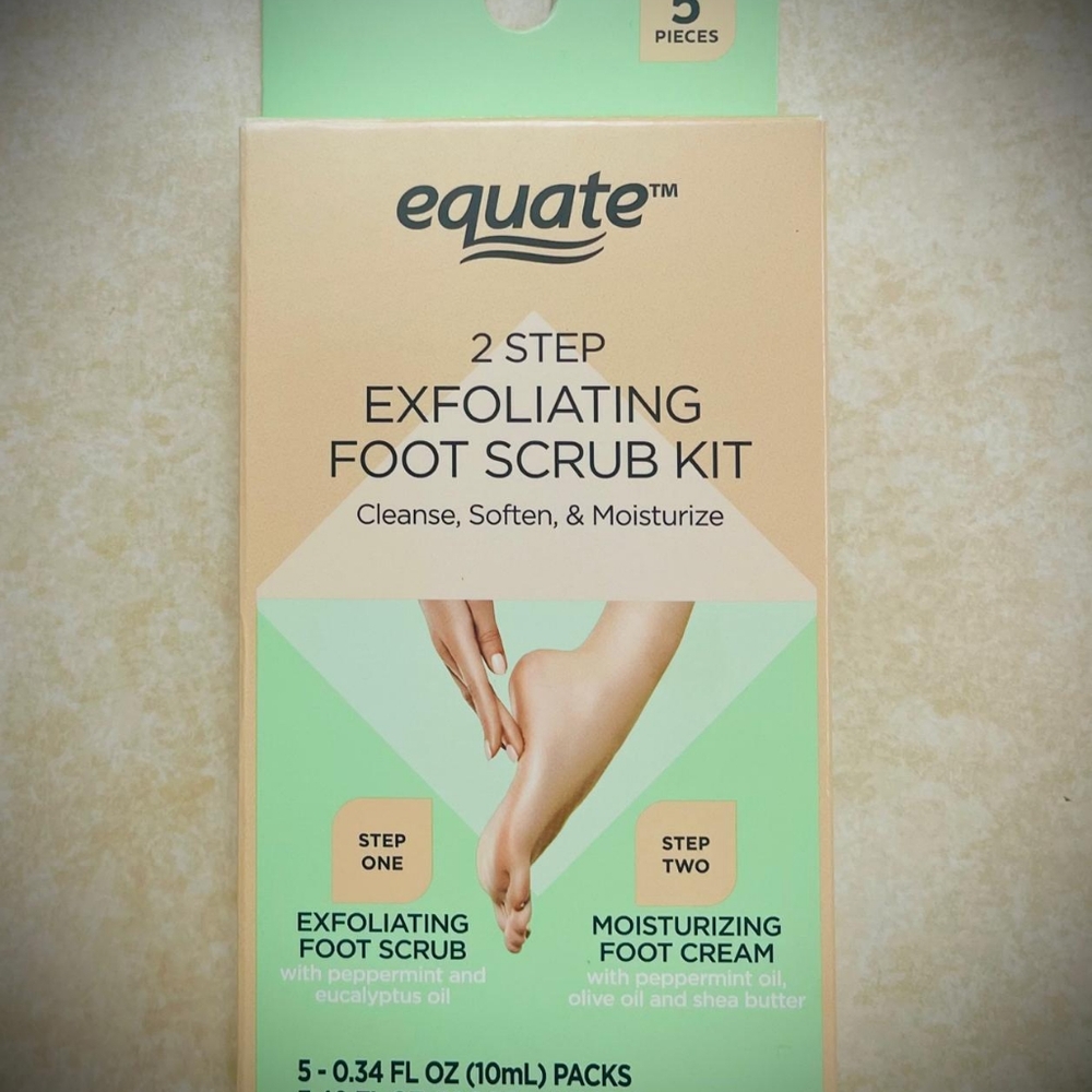NIB, EQUATE, 2 STEP EXFOLIATING FOOT SCRUB KIT WITH PEPPERMINT & SHEA BUTTER.